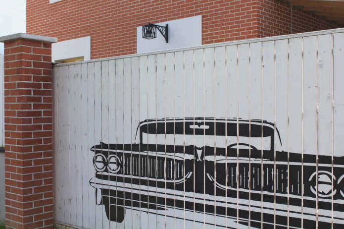 рисунок автомобиля на воротах