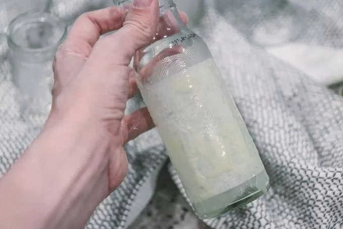 Как удалить этикетку со стекла и пластика: самые эффективные способы