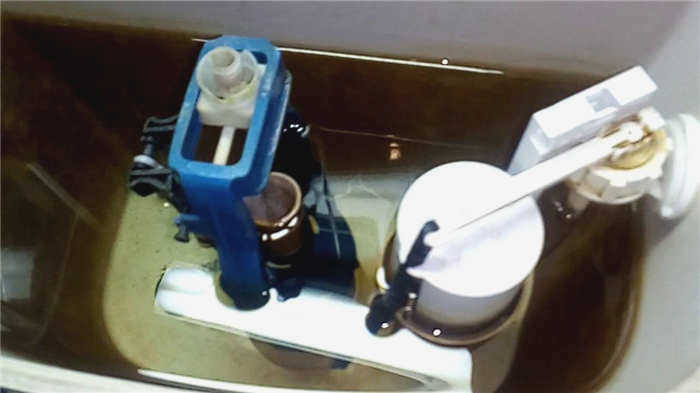 Слив воды из бачка унитаза с нижним подключением