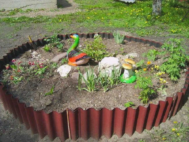 Шиферная клумба для дачи