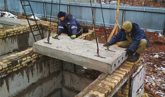 Укладка плит перекрытия