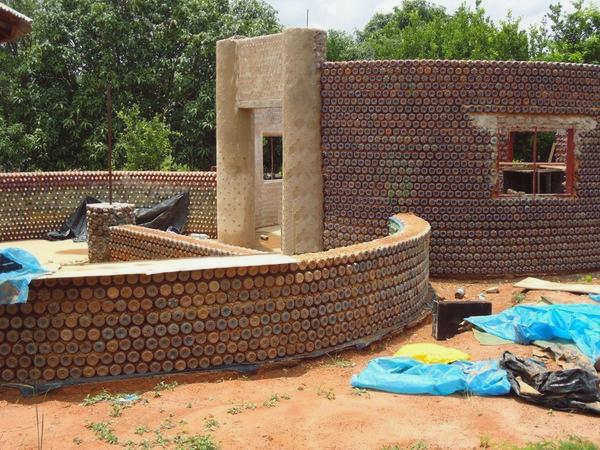 Мини клумба из 5-литровой бутылки 