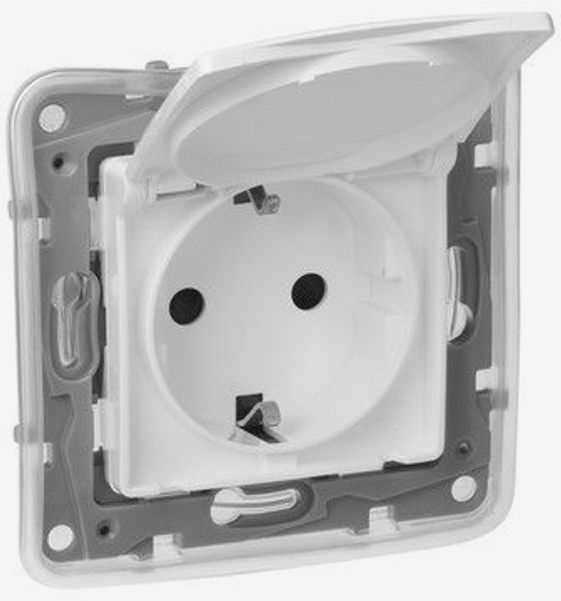 Legrand Etika Розетка сетевая, скрытого монтажа, заземленная, IP44, белая [672232].