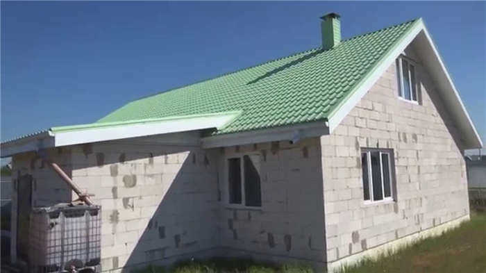 Зеленая черепичная крыша