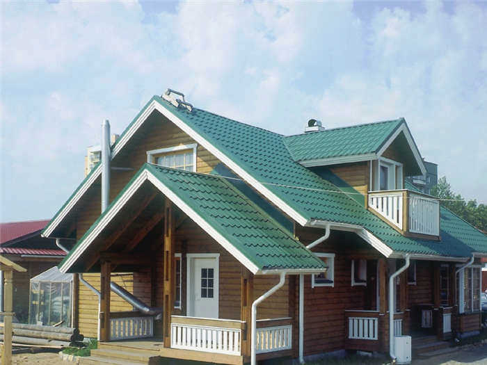 загородный коттедж с металлической крышей