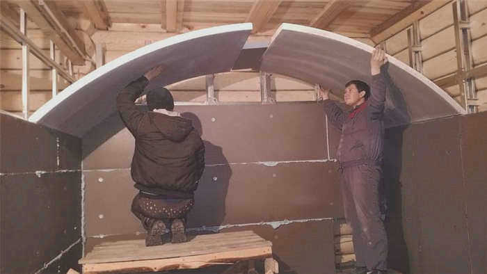 Монтаж изогнутой крыши турецкой бани