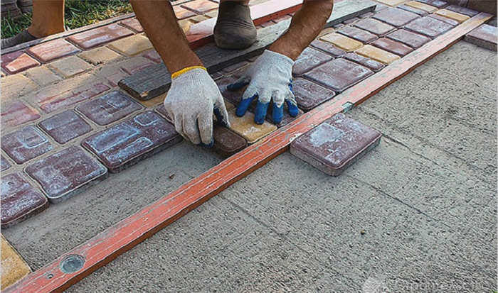 Укладка тротуарной плитки своими руками - преимущества самостоятельной работы