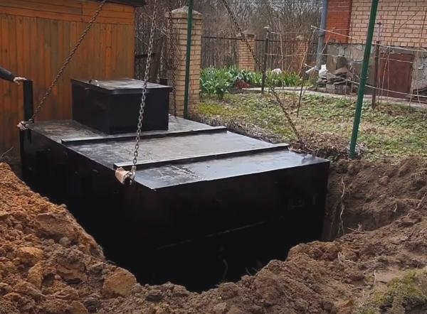 Монтаж металлического сборного подвала. Фото с канала "Инженер Гарин