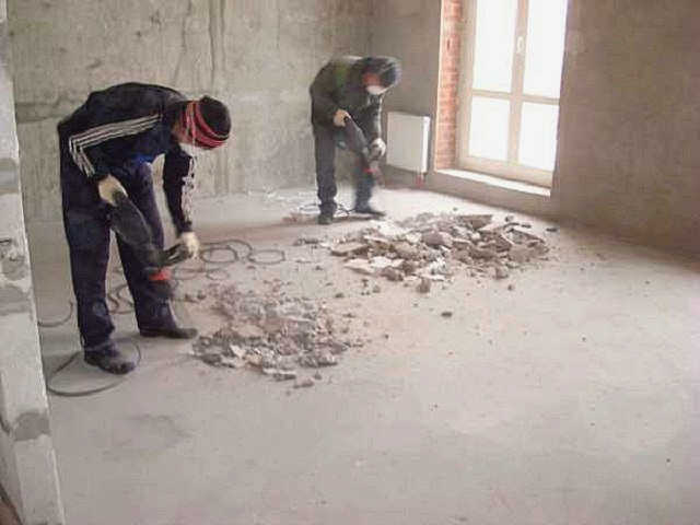 Вот они - последствия первоначального пренебрежения технологическими рекомендациями... Вам придется удалять покрытие и начинать все сначала. И это даже не считая дополнительных материальных затрат!