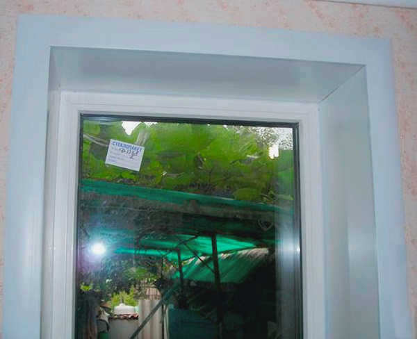 Облицовка UPVC на пластиковом окне