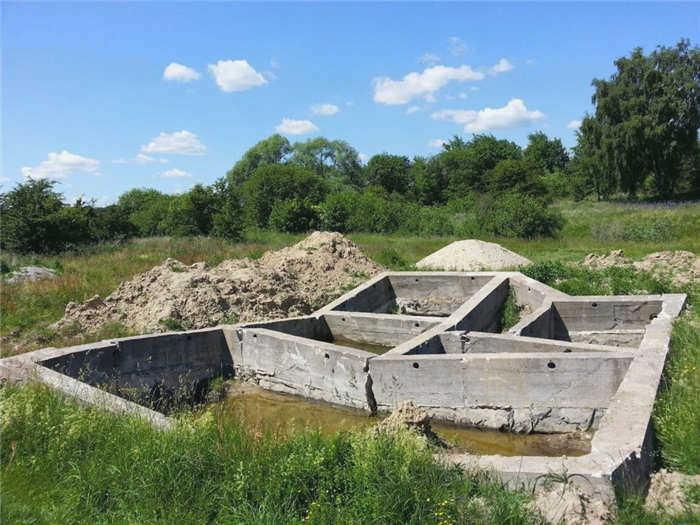 Трубы, заполненные самодельными гранулами полистирола