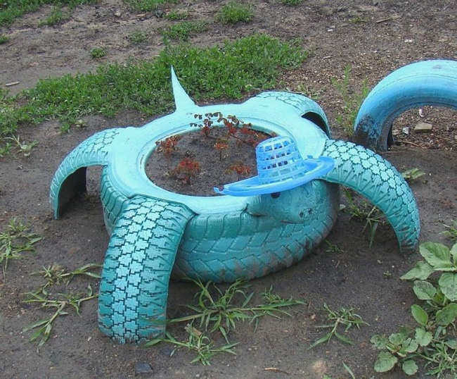 черепаха из старых шин