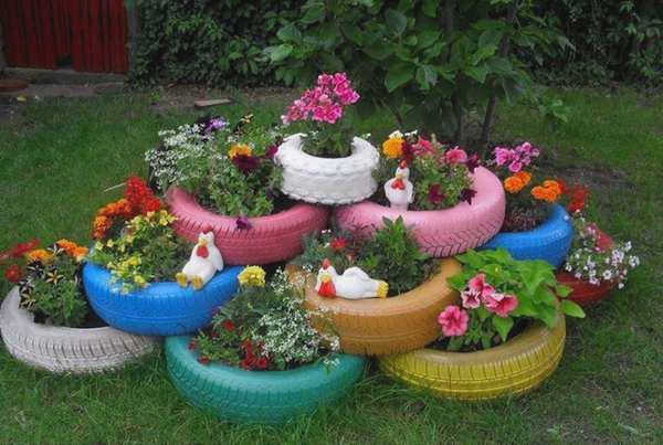 Многоуровневая клумба из шин