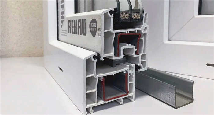 Пластиковый профиль Rehau