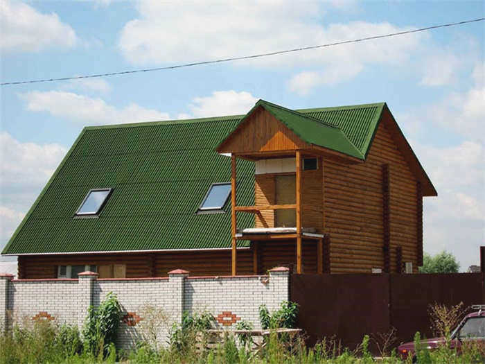 Дом с ондулиновой кровлей
