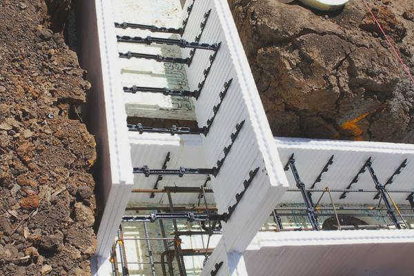Несъемная опалубка из пенополистирола. Фото с сайта diymart.ru